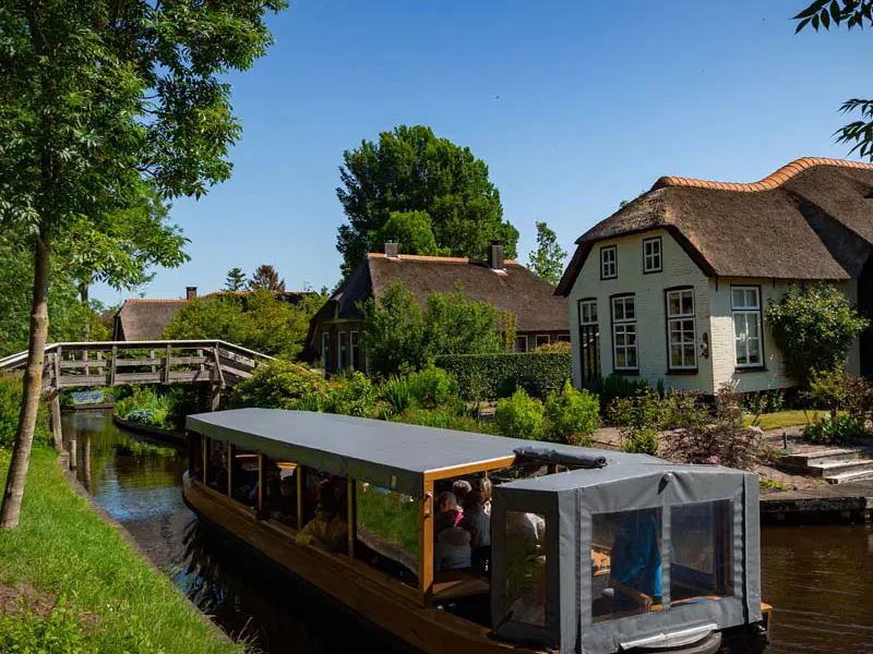 Geschmackvolle Giethoorn Rundfahrt