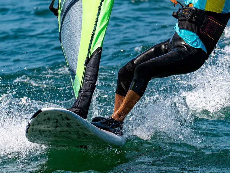 Surfbrett mit Segel
