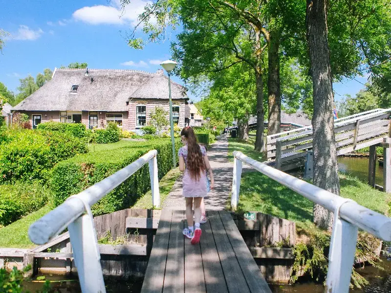 Discover Beautiful Giethoorn