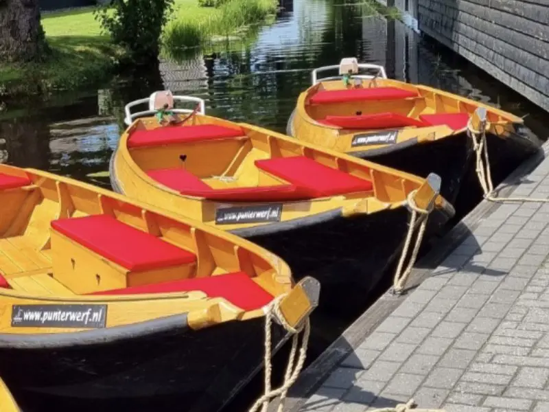Wooden punter sloop luxury